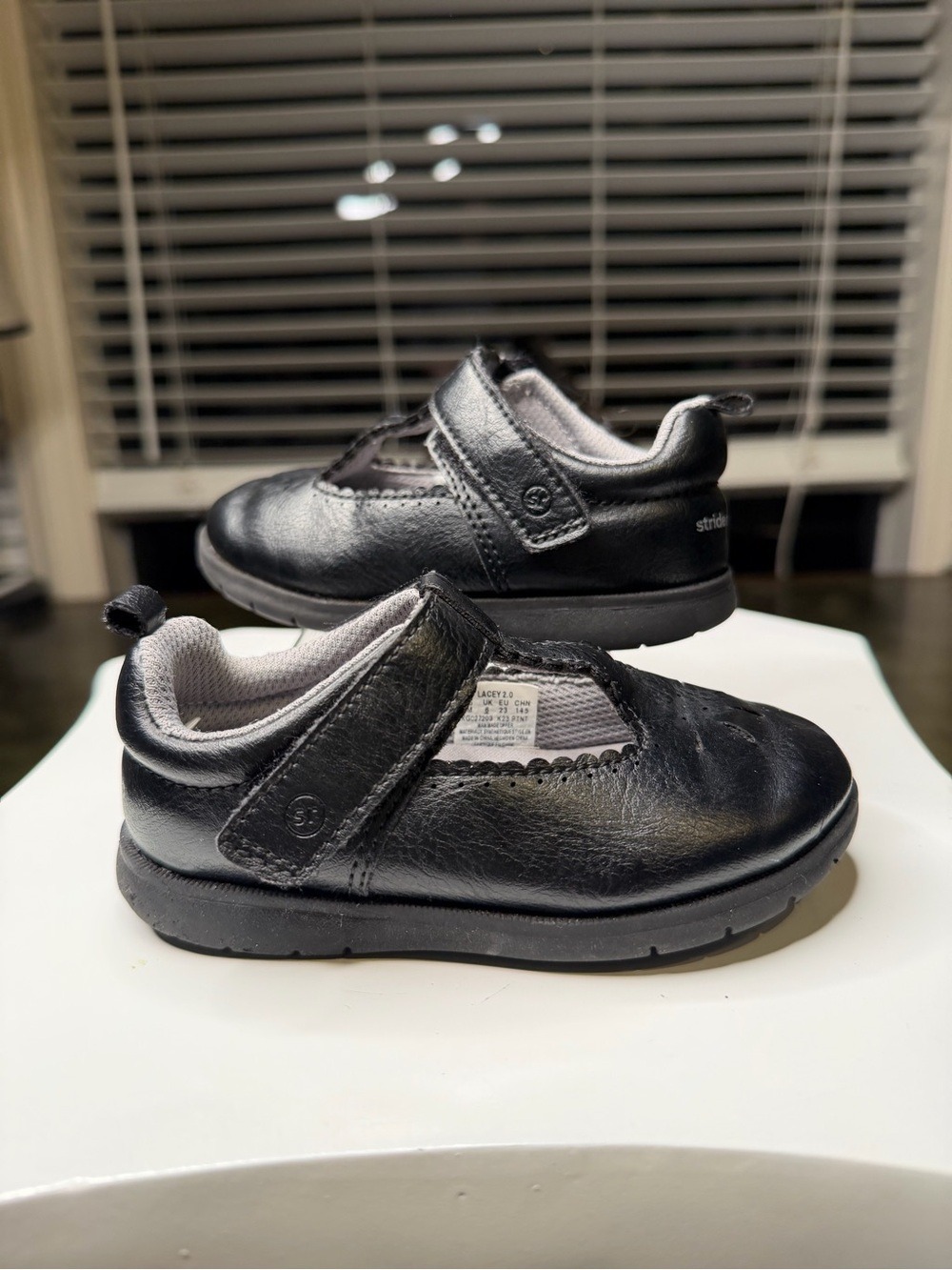 Stride Rite 360 Lacey 2.0 Black Leather Sparkle T-Strap Girls Mary Jane Size 7M